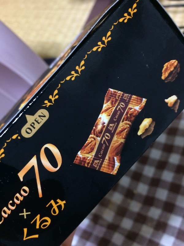 Cacao70×くるみ（森永製菓 MORINAGA）