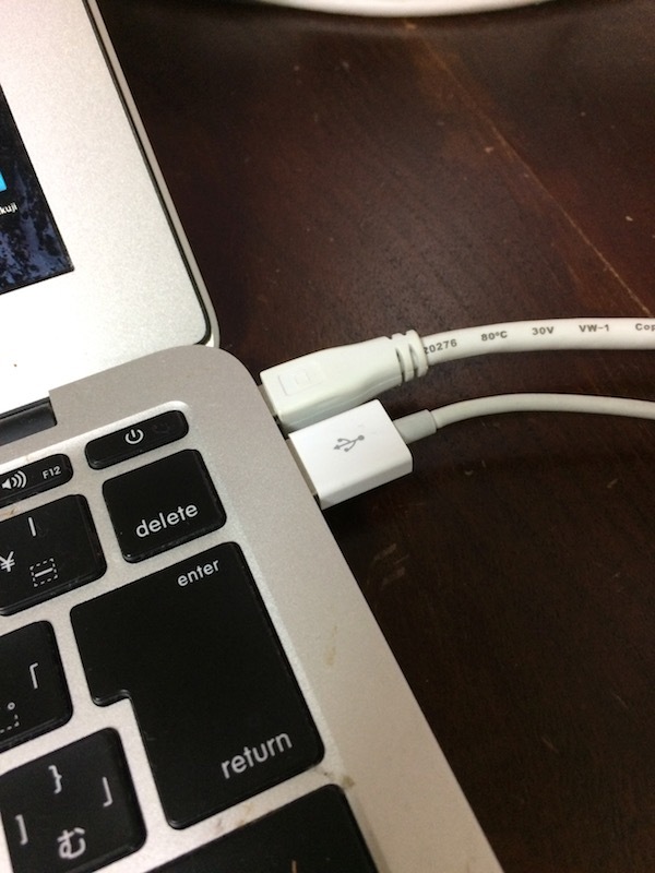 MacBook Airに接続するUSBポートを変更する