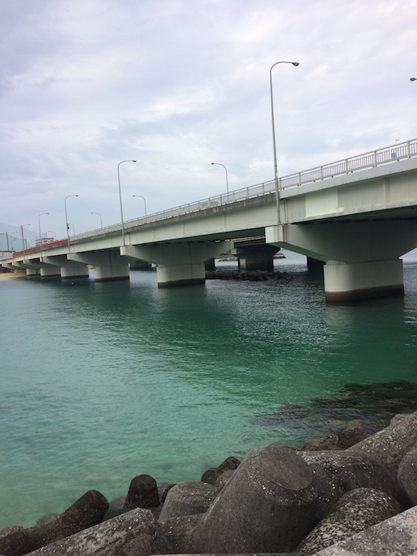沖縄の那覇で徒歩アクセス可能な海の波の上ビーチ(砂浜)はおすすめ