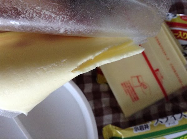 小岩井スライスチーズ醗酵バター入りと小岩井とろけるスライスチーズ醗酵バター入りの味・食感等の感想・評価