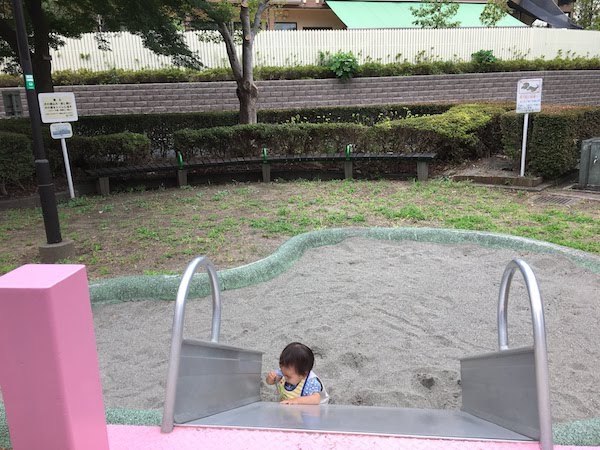 松ノ木坂下公園(杉並区立)の滑り台は小さい子供におすすめである
